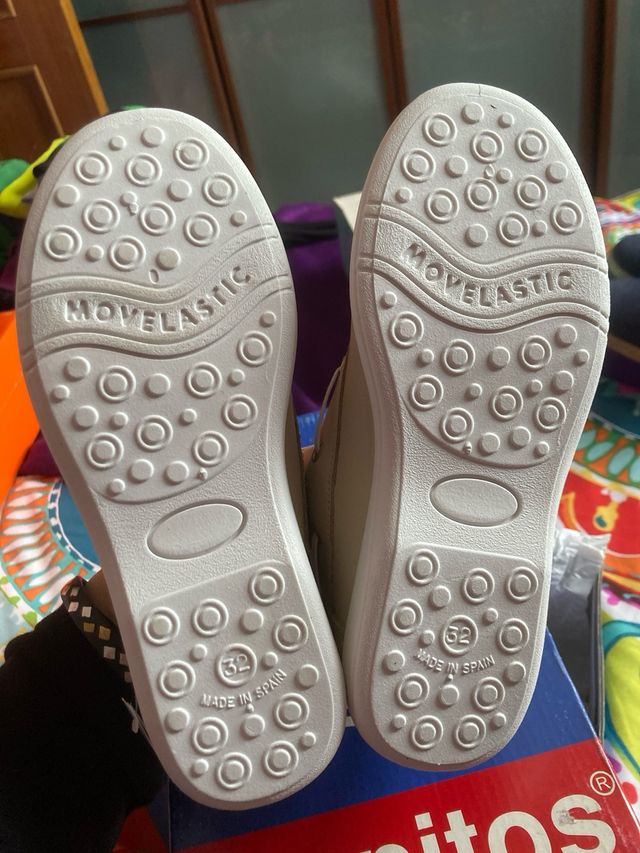 Zapatos niños Titanitos beige talla 32. NUEVOS