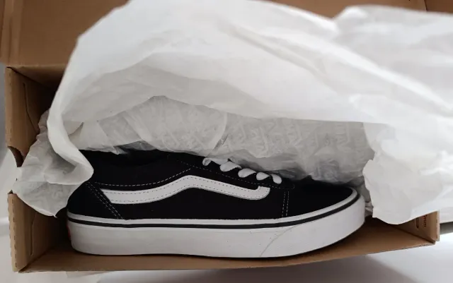 Vans Ward Black/White Talla 37 EU