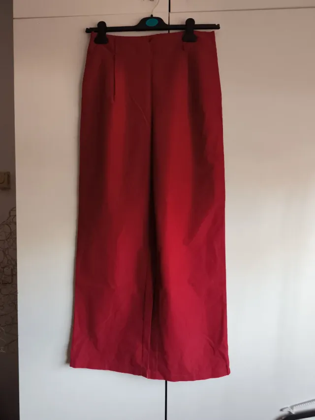 Pantalones rectos rojos