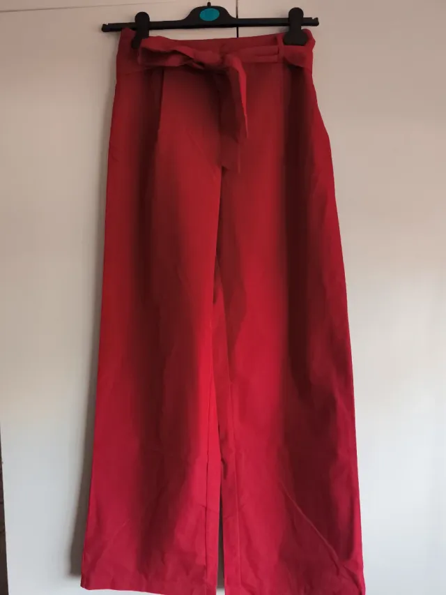 Pantalones rectos rojos