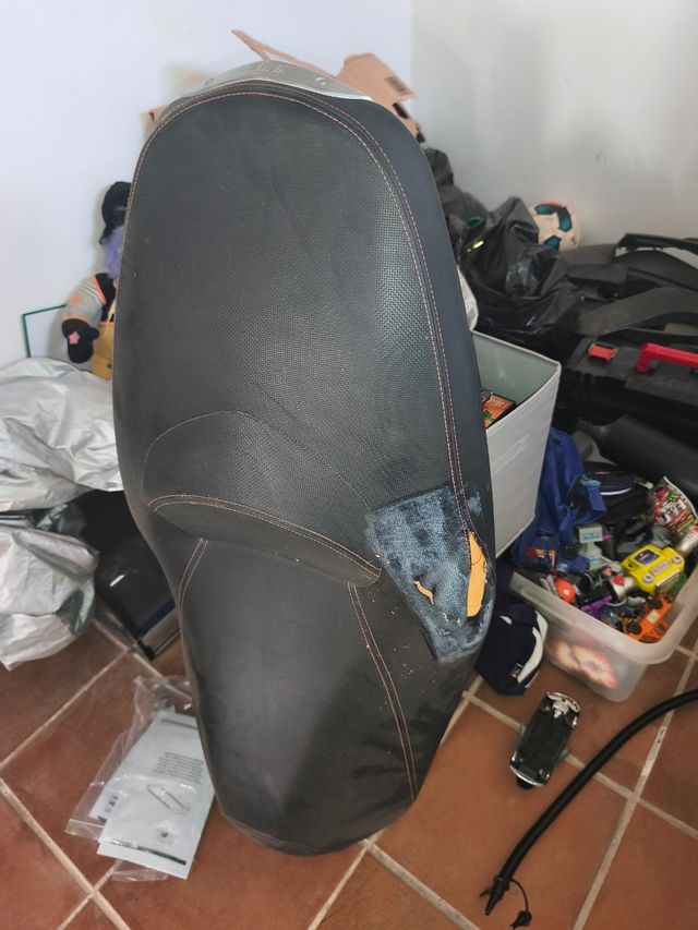 Asiento Yamaha Xmax 125 2016 Roto