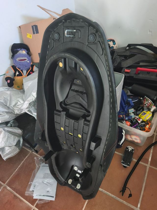 Asiento Yamaha Xmax 125 2016 Roto