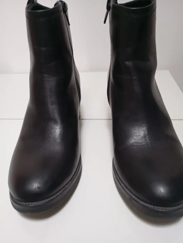 Botines negros tacón