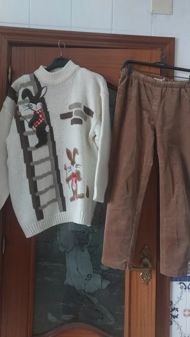 Conjunto jersey lana conejitos y pantalón de pana