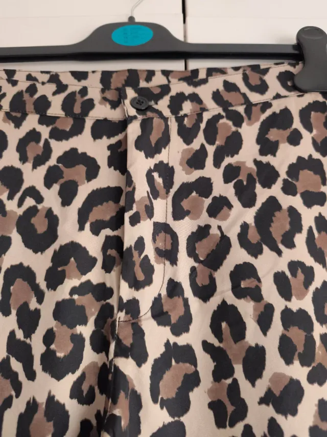 Pantalones de campana con estampado de leopardo