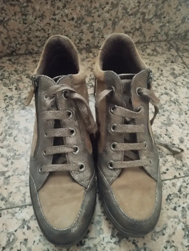 Botas Geox beige y doradas