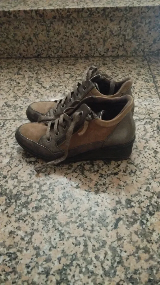 Botas Geox beige y doradas