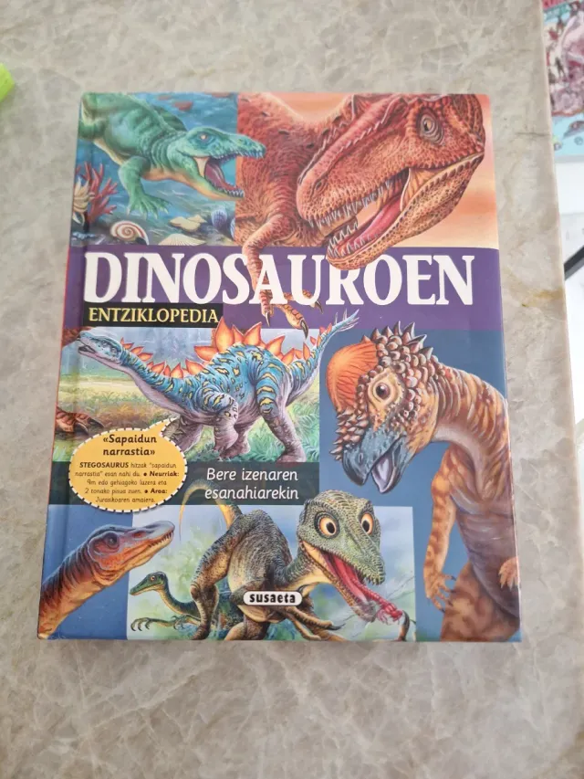 Entziklopedia dinosauroen (Basque Edition)