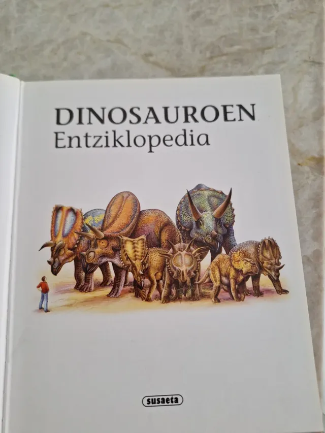 Entziklopedia dinosauroen (Basque Edition)