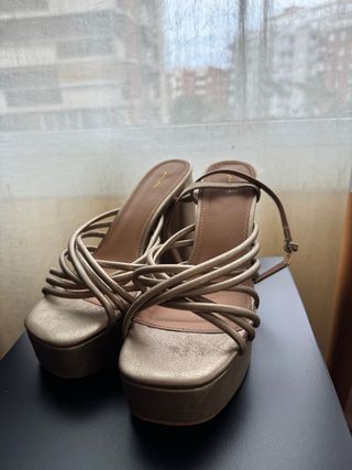 Zapatos de tacón MIM dorados