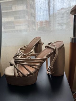 Zapatos de tacón MIM dorados