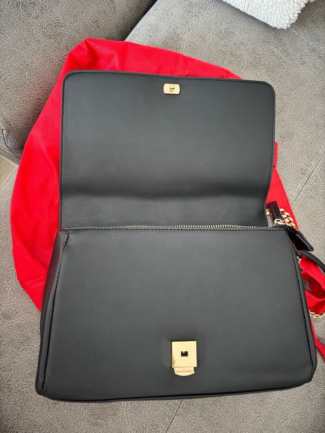 Bolso Valentino Negro Cadena Dorada