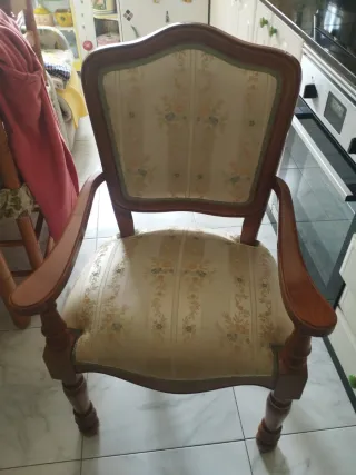 Sillón antiguo tapizado floral