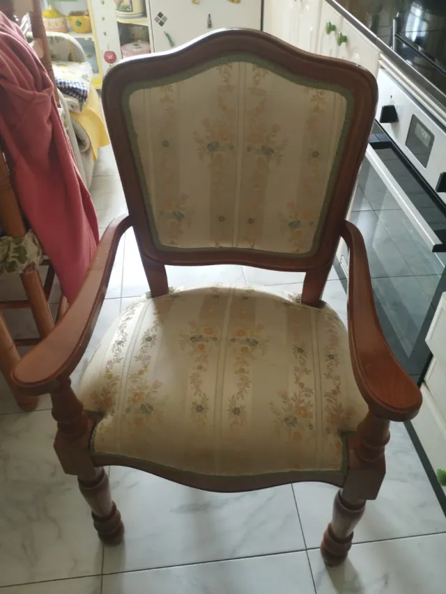 Sillón antiguo tapizado flora Monforte de Lemos of