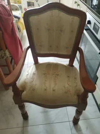 Sillón antiguo tapizado floral