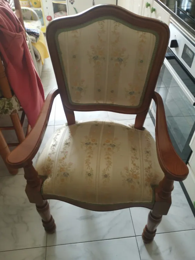 Sillón antiguo tapizado flora Monforte de Lemos of