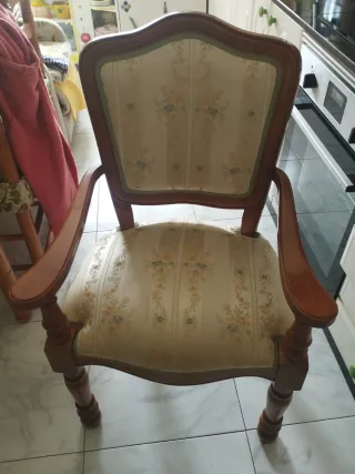 Sillón antiguo tapizado floral