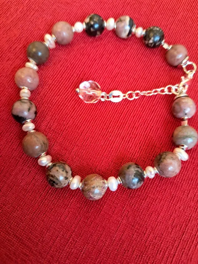 Pulsera de piedras naturales y perlas de río plata
