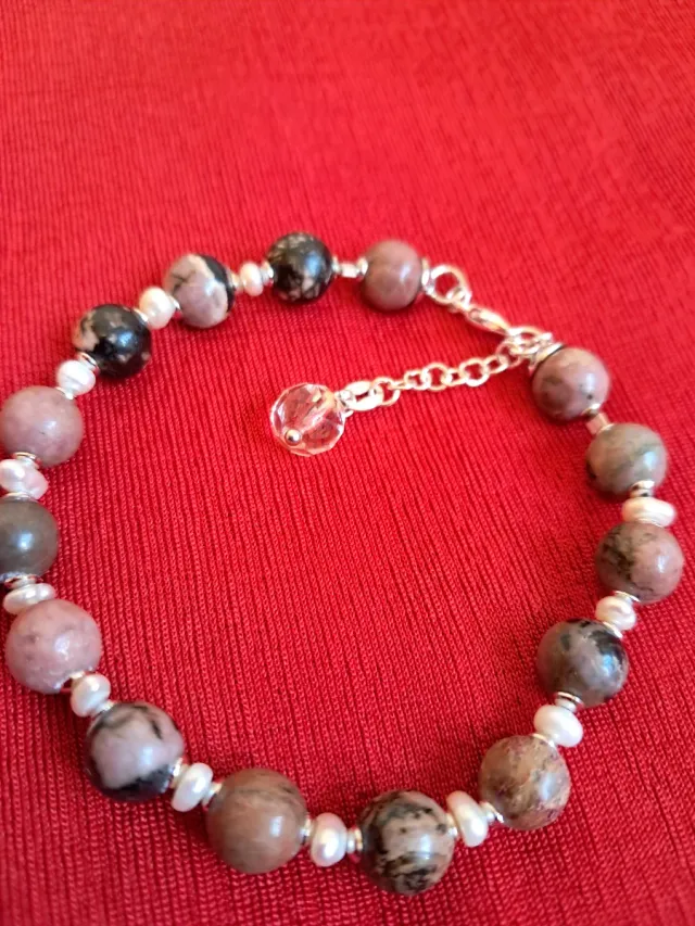 Pulsera de piedras naturales y perlas de río plata