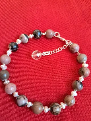 Pulsera de piedras naturales y perlas de río plata