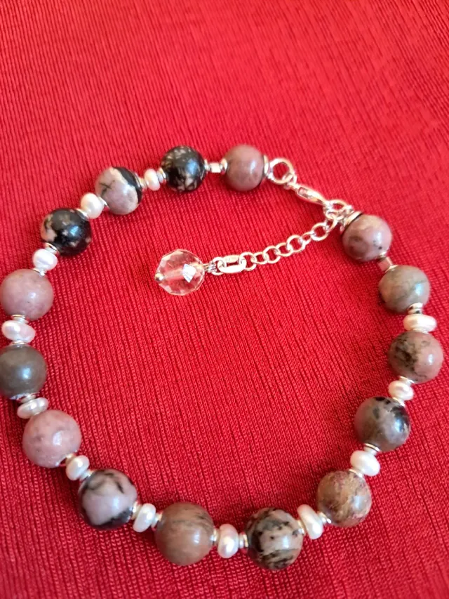 Pulsera de piedras naturales y perlas de río plata