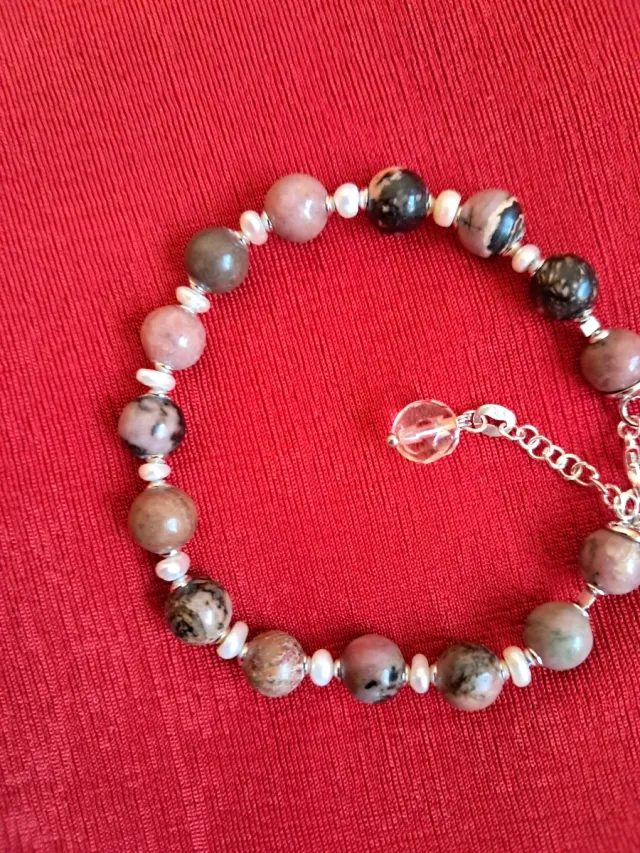 Pulsera de piedras naturales y perlas de río plata
