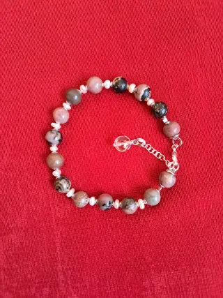 Pulsera de piedras naturales y perlas de río plata