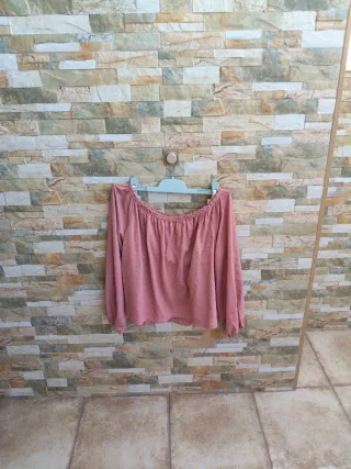 Blusa coral hombros elásticos