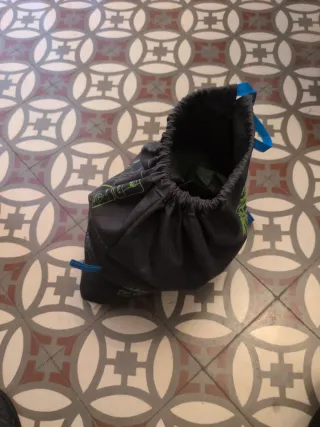 Slackline con rodilleras y protectores