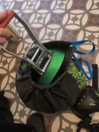 Slackline con rodilleras y protectores