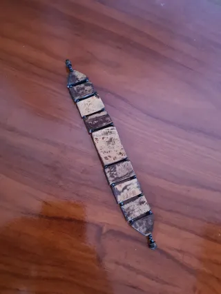 Pulsera artesanal de coco tallado