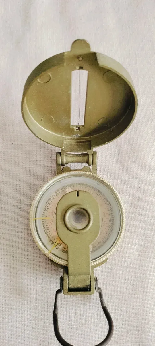 Brújula militar lensática M-1950