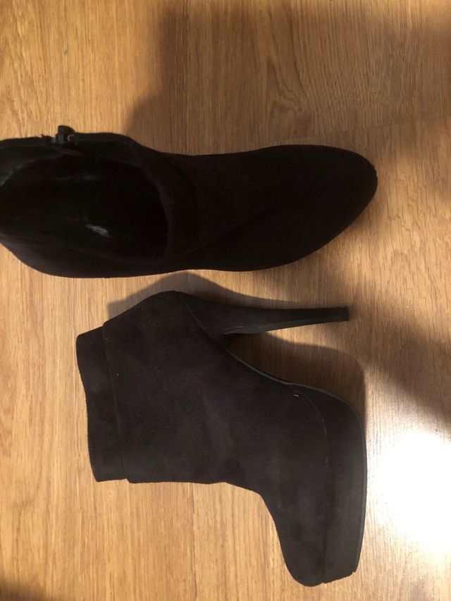 Botines de tacón alto negros