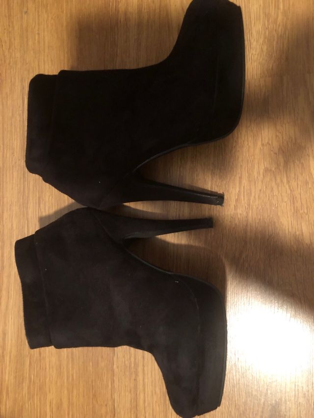 Botines de tacón alto negros
