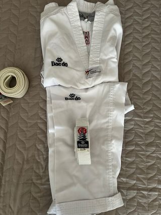 Uniformes Taekwondo Niños Daedo