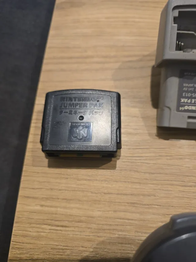 Pack Nintendo 64 con 3 mandos 110€ + 6 juegos 250€