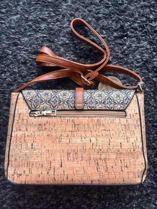 Bolso de corcho con estampado