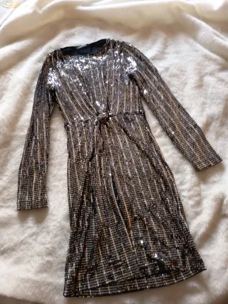 Vestido fiesta lentejuelas negro y dorado S/ XS