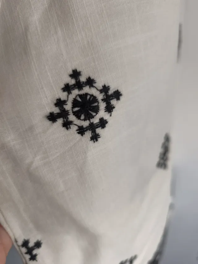 Pantalones anchos bordados