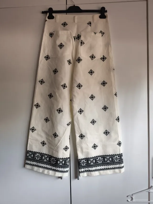 Pantalones anchos bordados