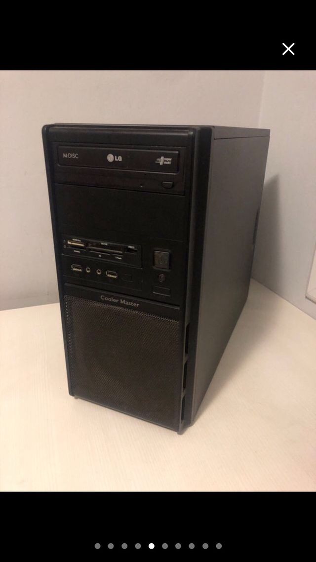 Ordenador sobremesa + teclado, altavoces y regleta