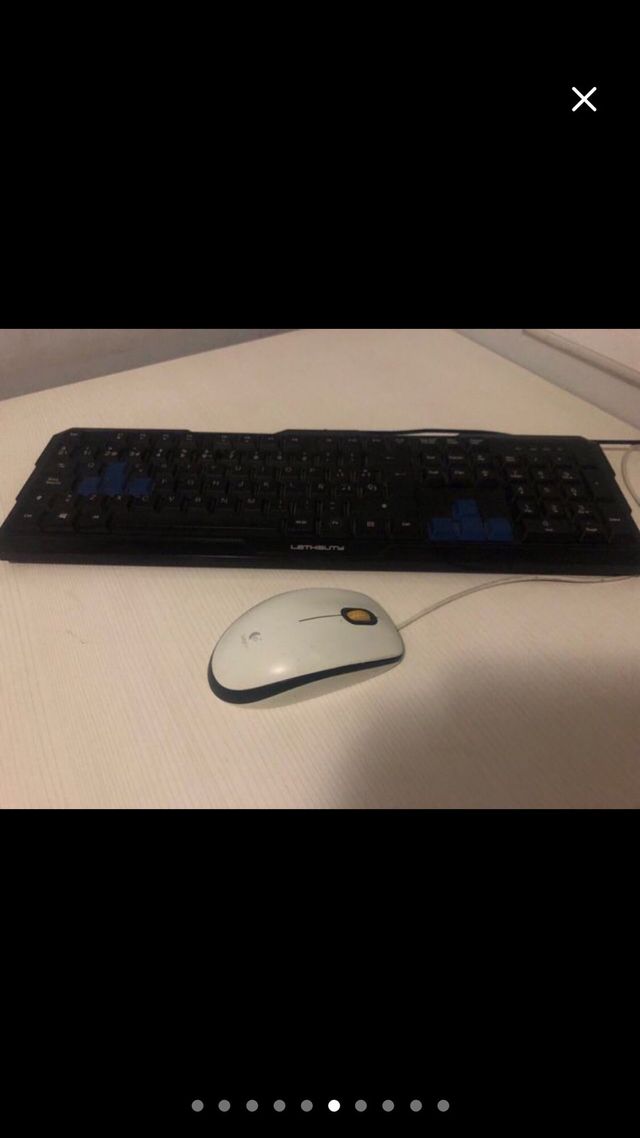 Ordenador sobremesa + teclado, altavoces y regleta