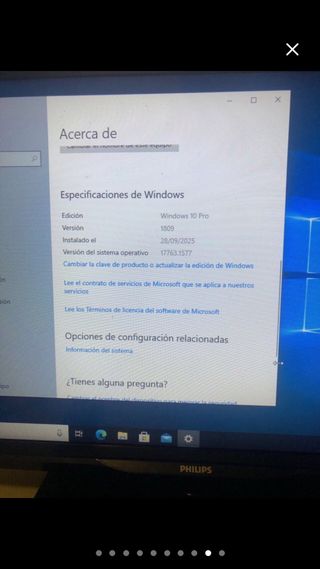 Ordenador sobremesa + teclado, altavoces y regleta