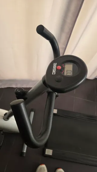 Bicicleta Estática Gris y Blanca