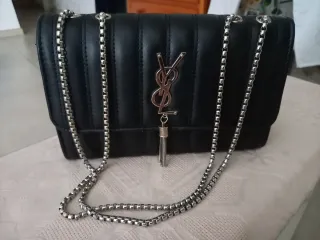 Bolso YSL Negro con Cadena Plateada