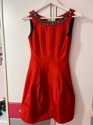 Vestido rojo con pedrería