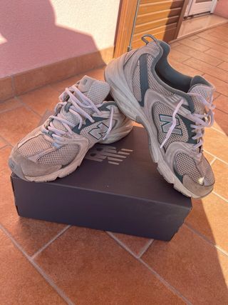 New Balance Beige/Teal Sneakers