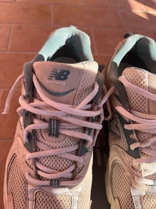 New Balance Beige/Teal Sneakers