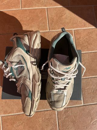 New Balance Beige/Teal Sneakers