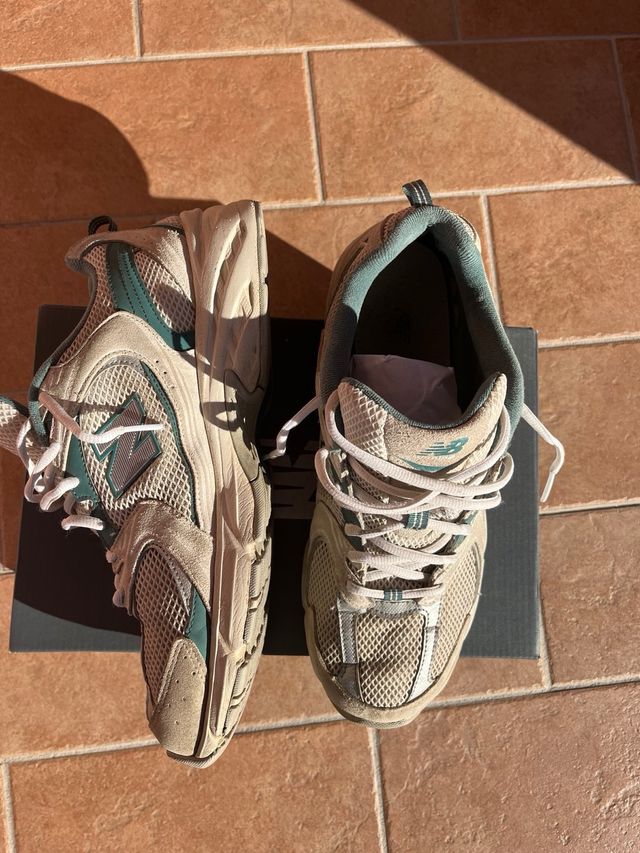 New Balance Beige/Teal Sneakers